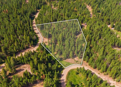 Two Acres in Hidden Trails