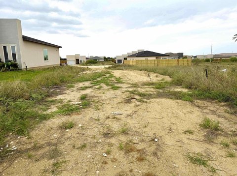 LAND - Laredo, TX