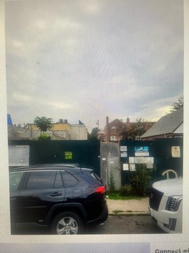 Commercial Land in Fresh Meadows