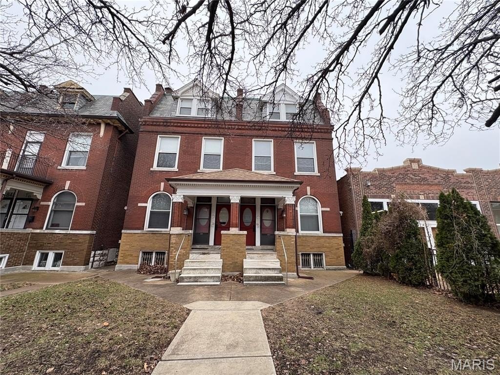 1850 Russell Blvd St, Louis, MO 63104