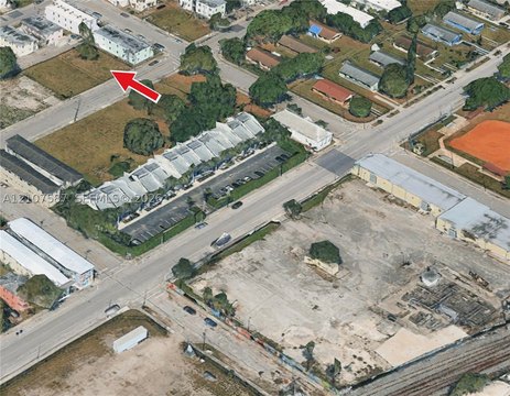 Land, Miami, FL
