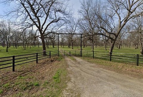 Collinsville Ranch with Income Potential