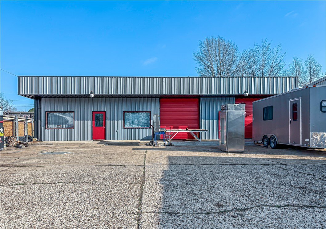 Versatile Commercial Space, High Visibility