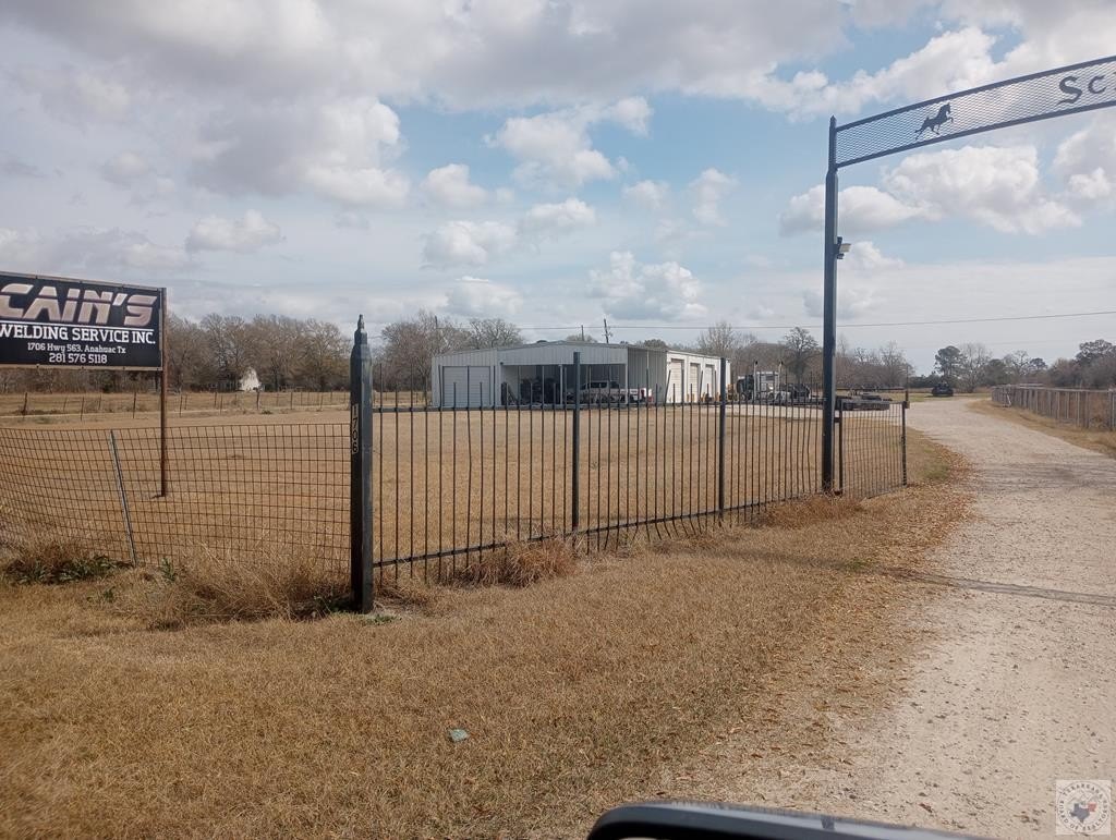 Welding Shop with Expansion Potential
