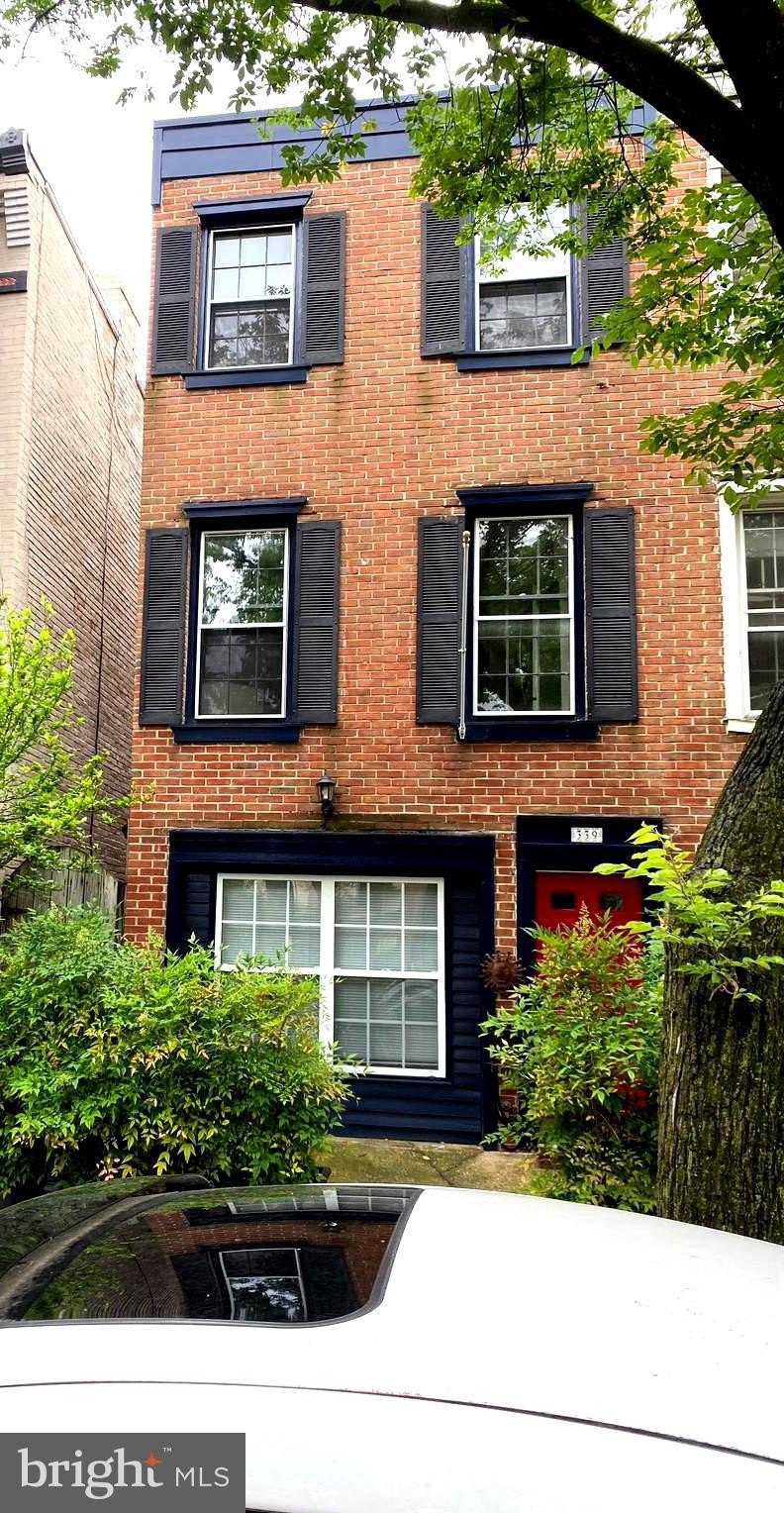 Colonial Multifamily Property in Washington, DC