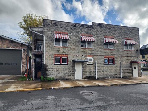 Turn-Key Bar/Restaurant with Apartment