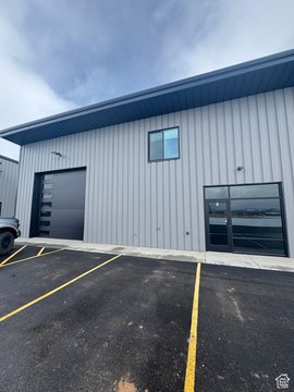 Mixed-Use Flex Unit For Rent