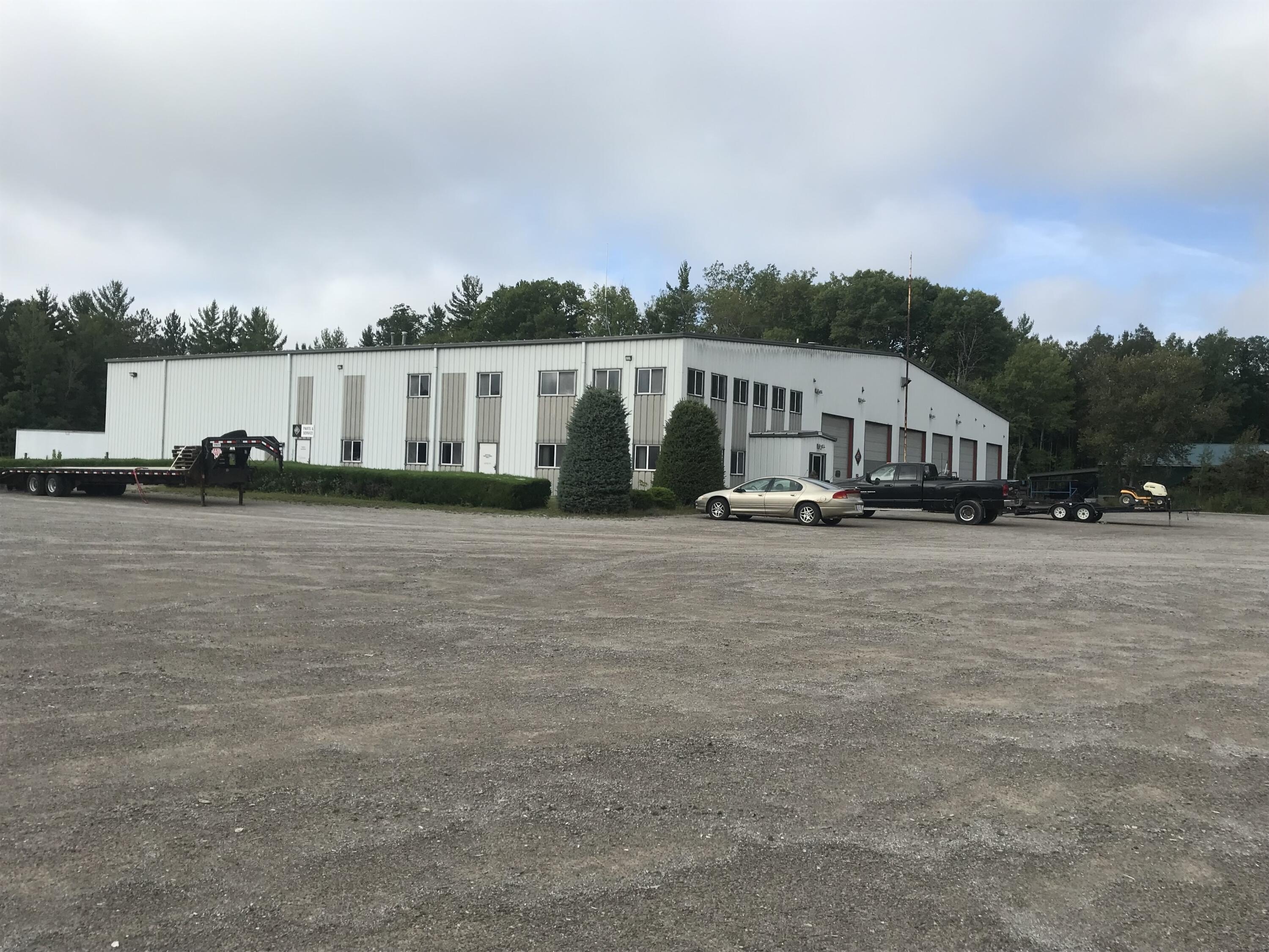 Commercial Facility on 17.9 Acres