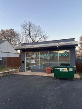 Freestanding Building in Kansas City