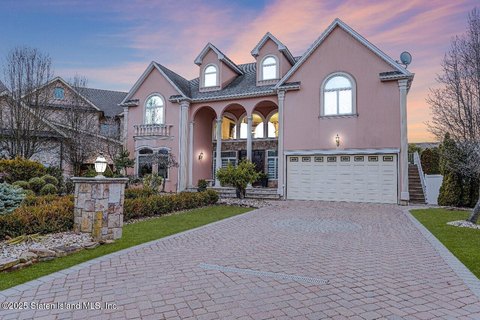 Staten Island Villa with Apartment