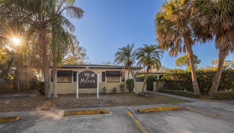 Updated 6-Unit Apartment Building