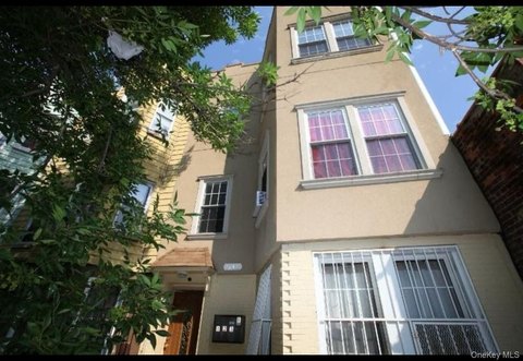 Brooklyn Triplex with Eat-in Kitchens