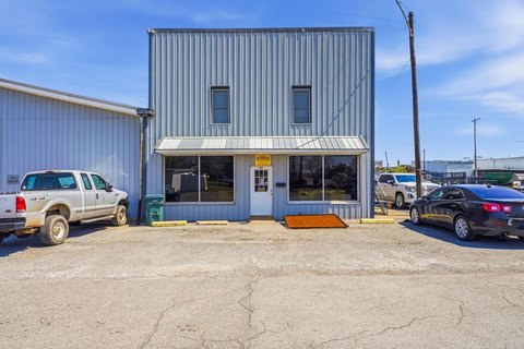 Retail Shop with Upper Apartment