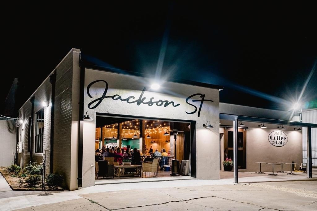 El Campo Commercial Opportunity