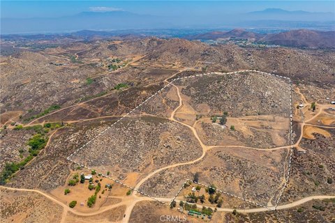 Expansive Land Parcel in Lake Elsinore