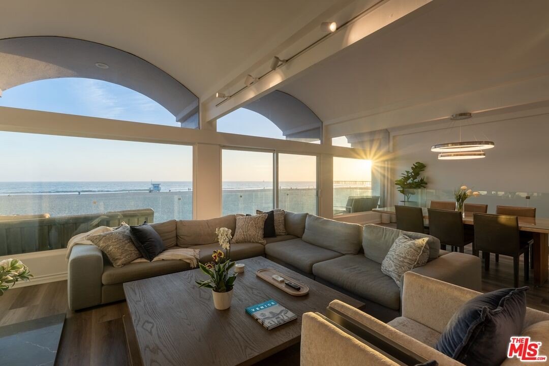 Oceanfront Duplex in Marina Del Rey