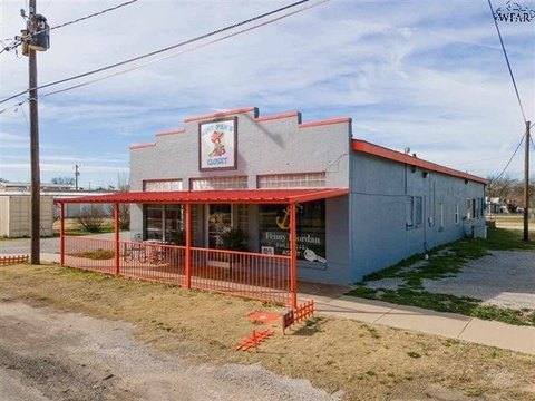 Versatile Commercial Property Near Town Square