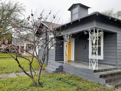Triplex with Private Parking