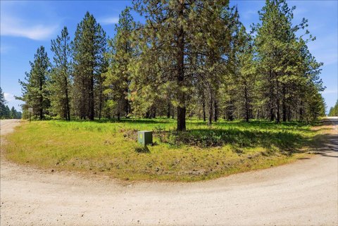 Expansive Land Parcel Near Deer Park