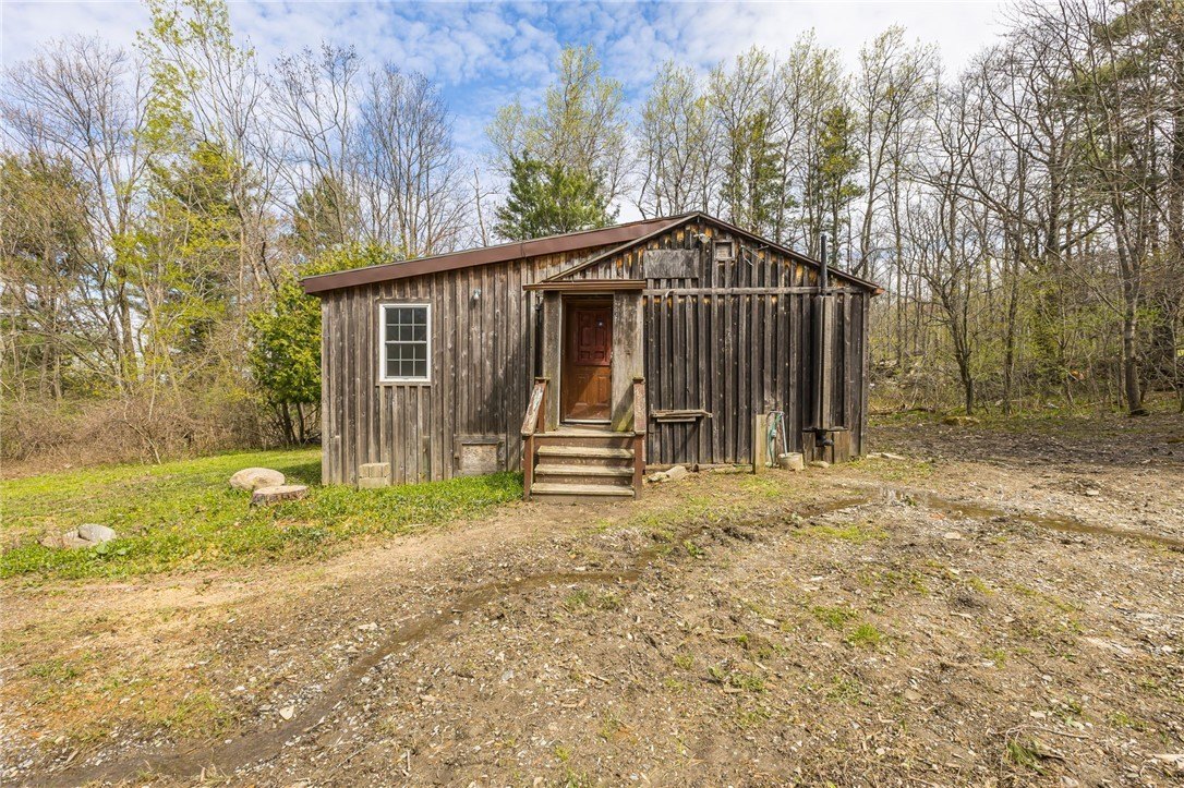 Secluded Cabin on Wooded Acreage