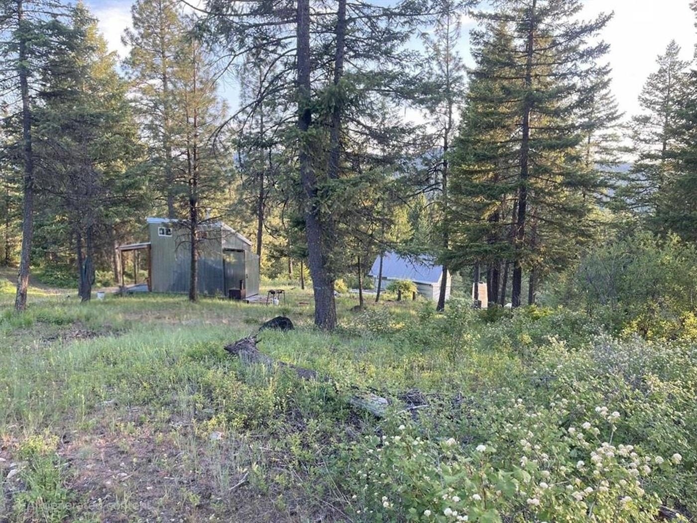 Picturesque Land with Cozy Cabin