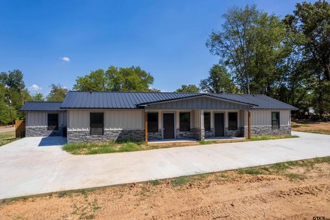 Duplex with Fenced Backyards