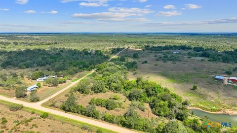 Land Available in Waelder, TX