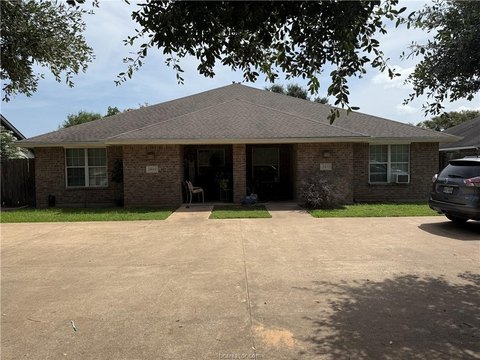 Duplex Near Texas A&M