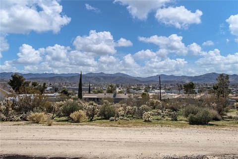 Hillside Lot in Yucca Valley