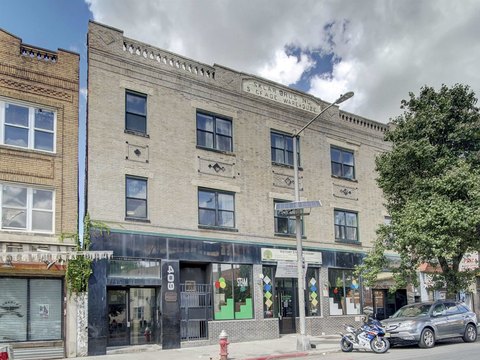 Renovated Mixed-Use Building in Greenville