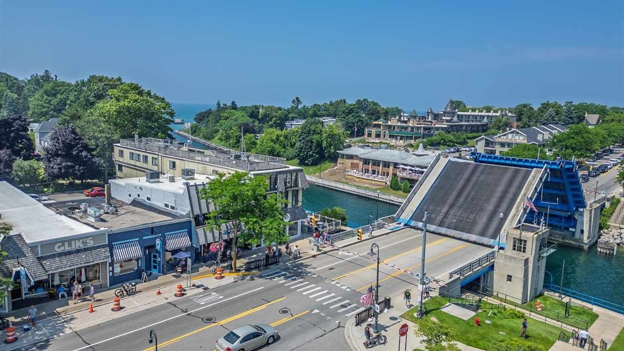 Mixed-Use Building in Downtown Charlevoix