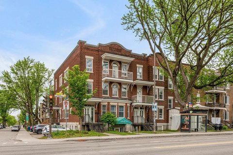 6-Unit Brick Apartment Building