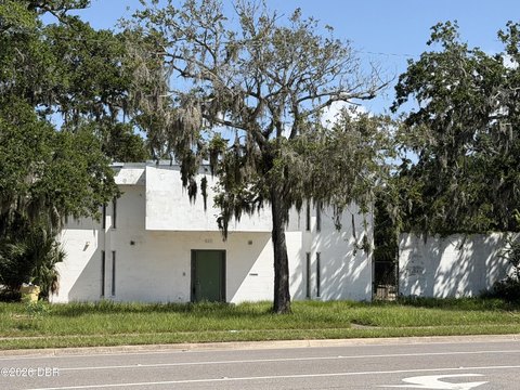 Specialty Commercial Property on Corner Lot