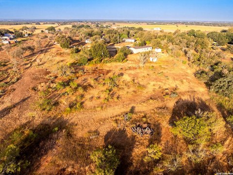 Land, La Vernia, TX