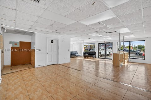 Office/Retail Suite with Private Bath