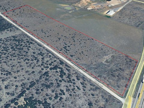 23.4 Acres on I-35