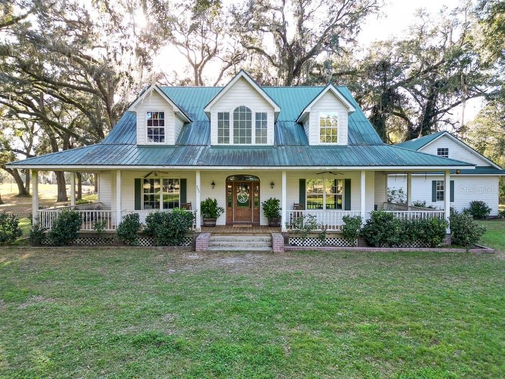 Expansive Ranch in Webster, Florida