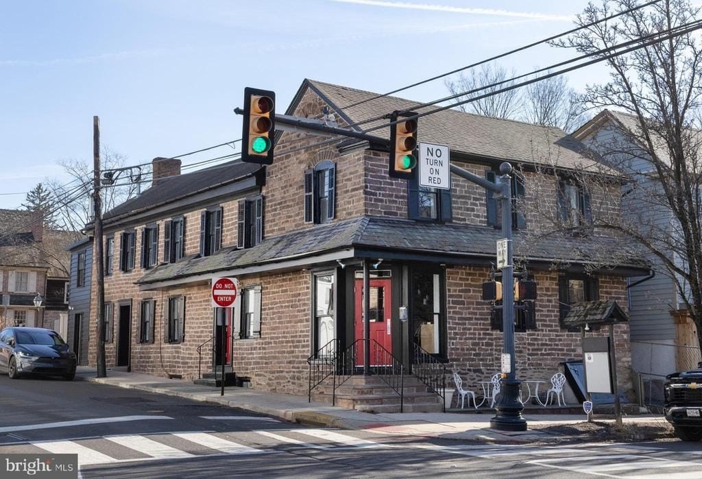 Historic Newtown Restaurant/Tavern with License