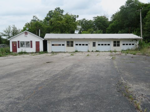 Jeffersonville Commercial Building with Bays