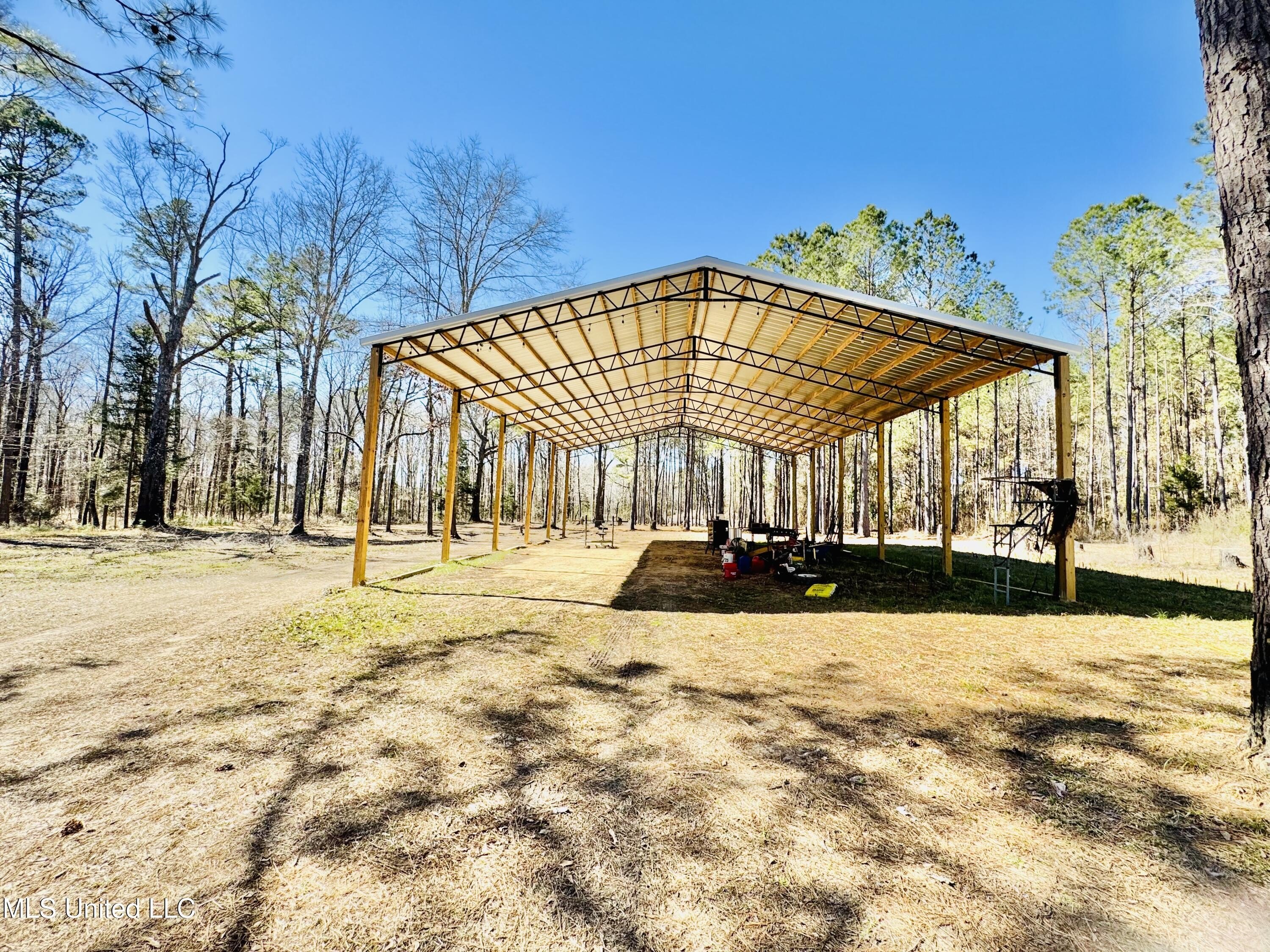 6 Acre Tract with Barn