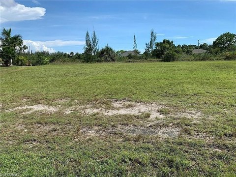 Residential Land in Cape Coral