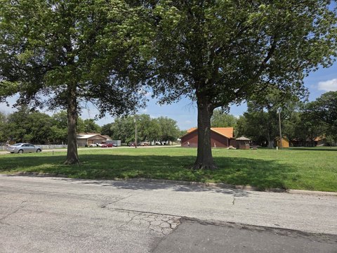 LAND - Canton, KS