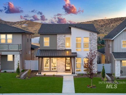 Single-Family Rental Home with 3-Car Garage