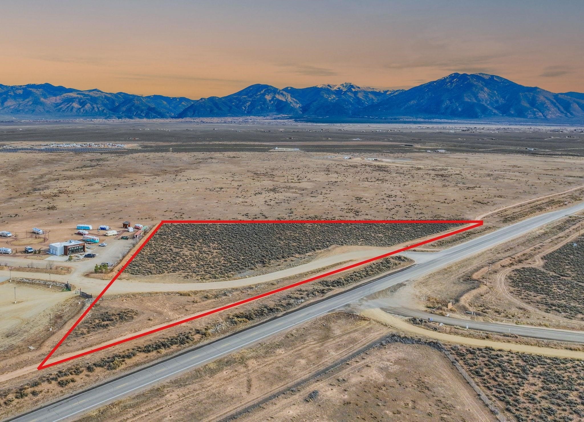 Highway Land in Growing El Prado