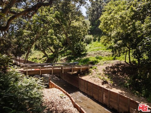 Land in Rustic Canyon