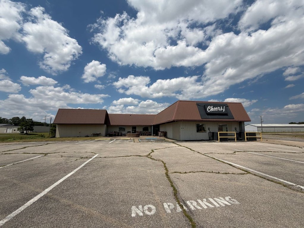 1212 Linn St, Sikeston, MO 63801