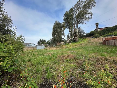 LAND - MOSS BEACH, CA
