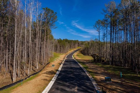 Columbus Land in Creekrise