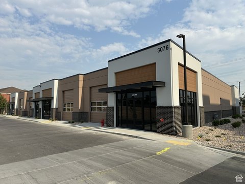 New West Valley Commercial Space