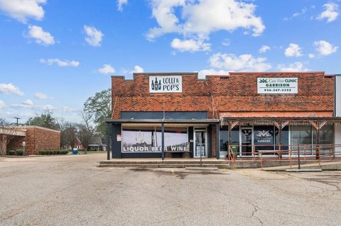 Established Retail with Living Quarters